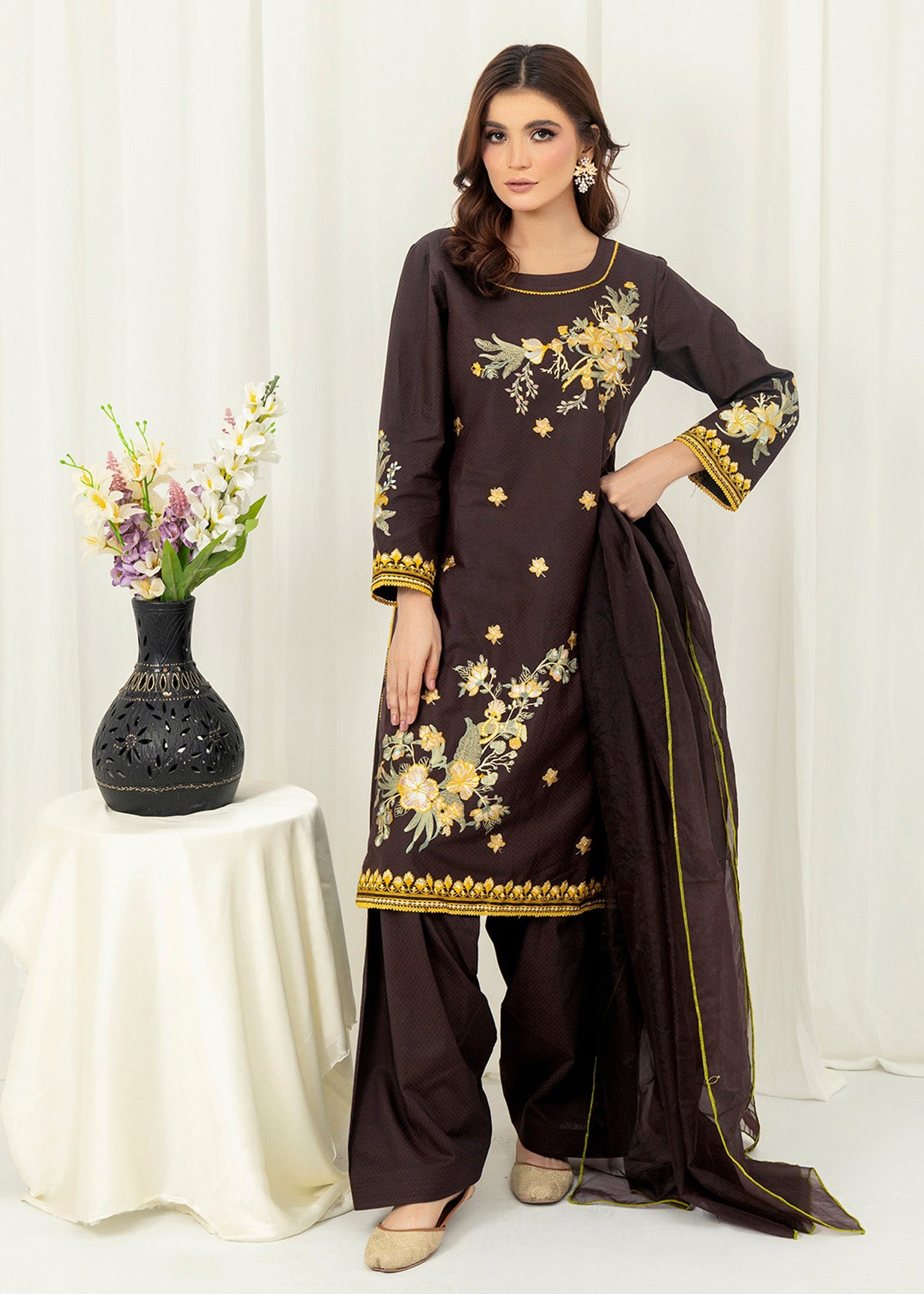 Elegant Embroidered Pakistani Salwar Kameez