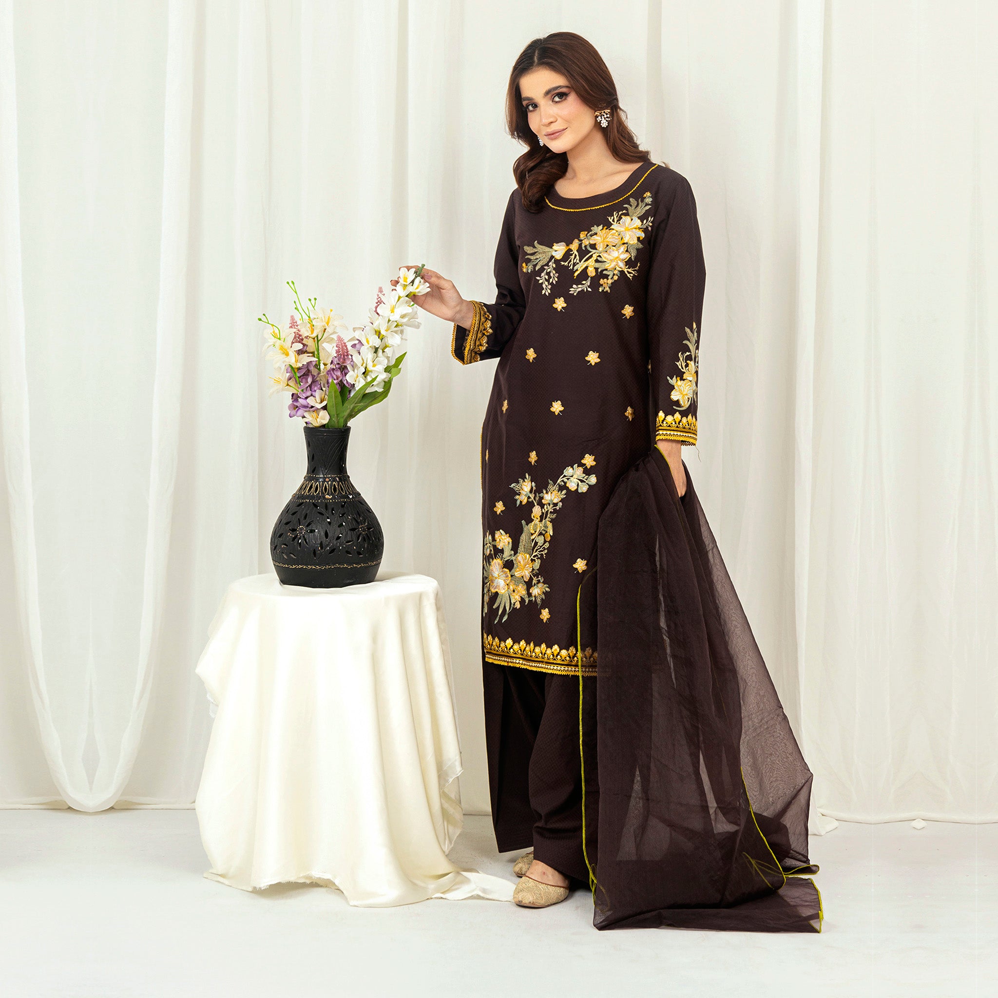 Elegant Embroidered Pakistani Salwar Kameez